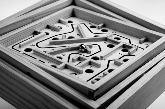 Wooden maze puzzle toy